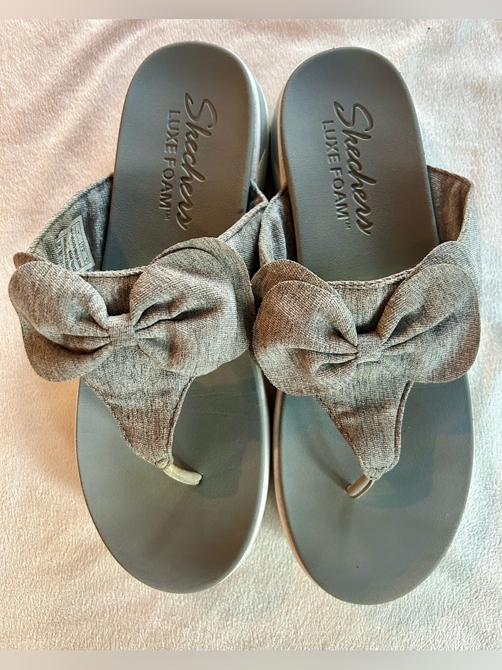 Skechers Intergrades Sweet Serene Gray Bow Luxe Foam Thong Sandals Sz 11